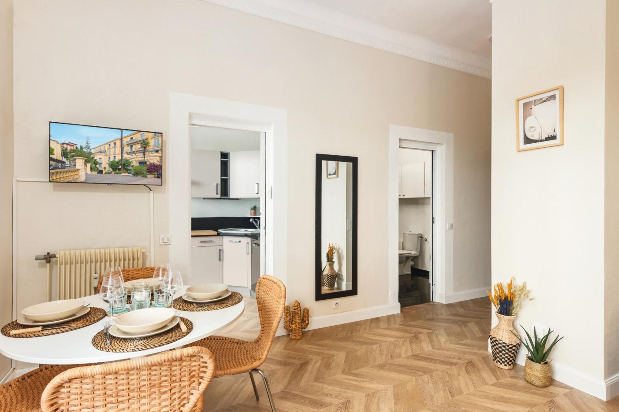 Mont Fleuri- Somptueux 2 Pieces - Parking - Menton Apartamento Exterior foto