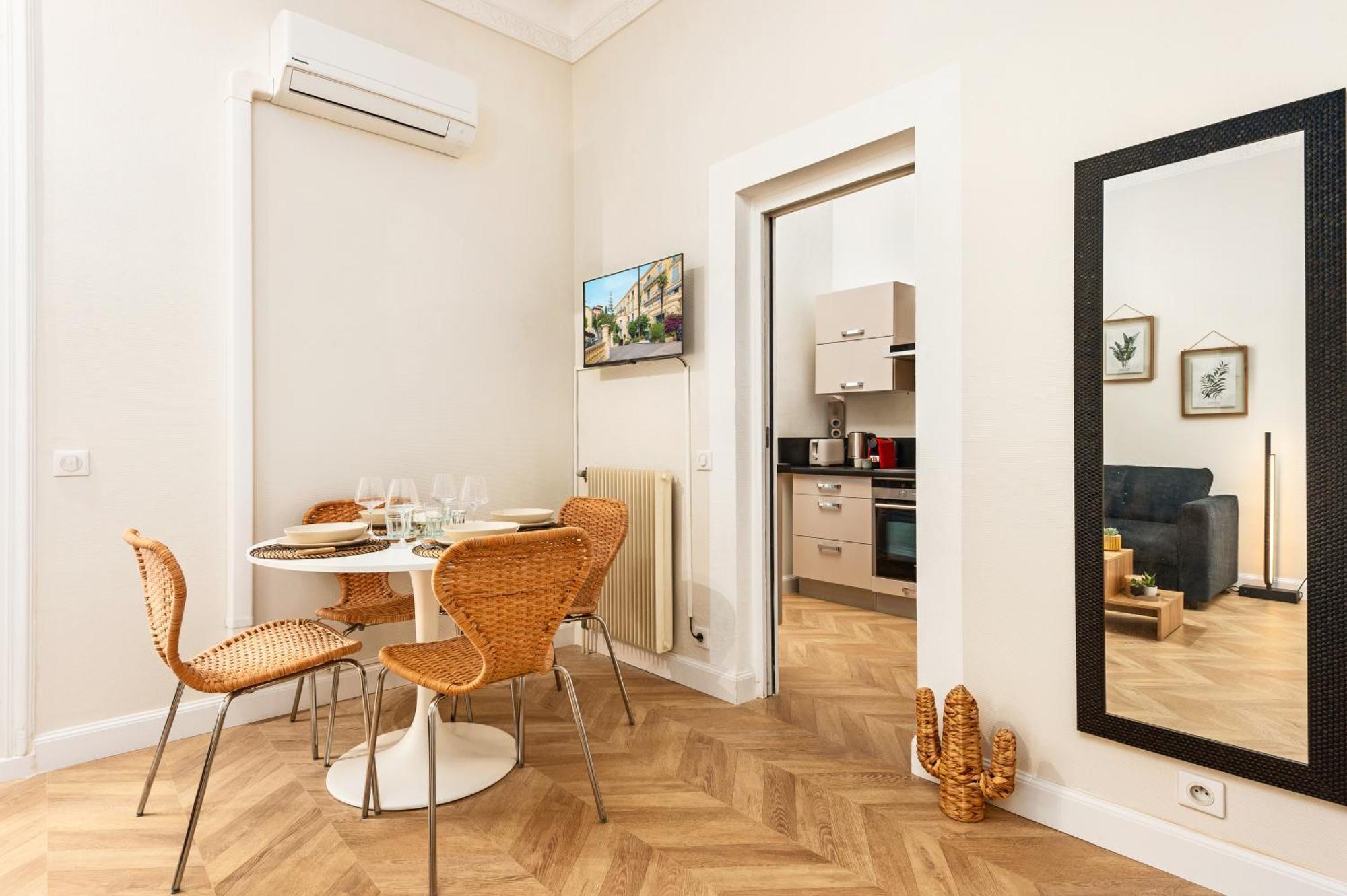 Mont Fleuri- Somptueux 2 Pieces - Parking - Menton Apartamento Exterior foto